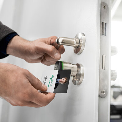 Access card with doorLoxx Access card with doorLoxx